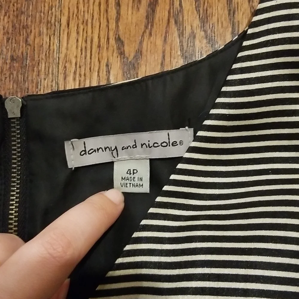 French Feelings Dress - Picture 4 of 7